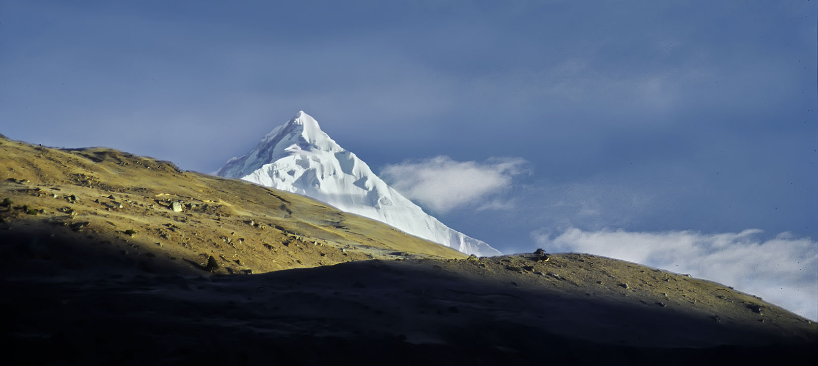 b_365m trek4 pano.jpg - Népal - Kathmandou, Patan Le Jichu Drake (6794m)  et sa pointe élancée au lever du soleil